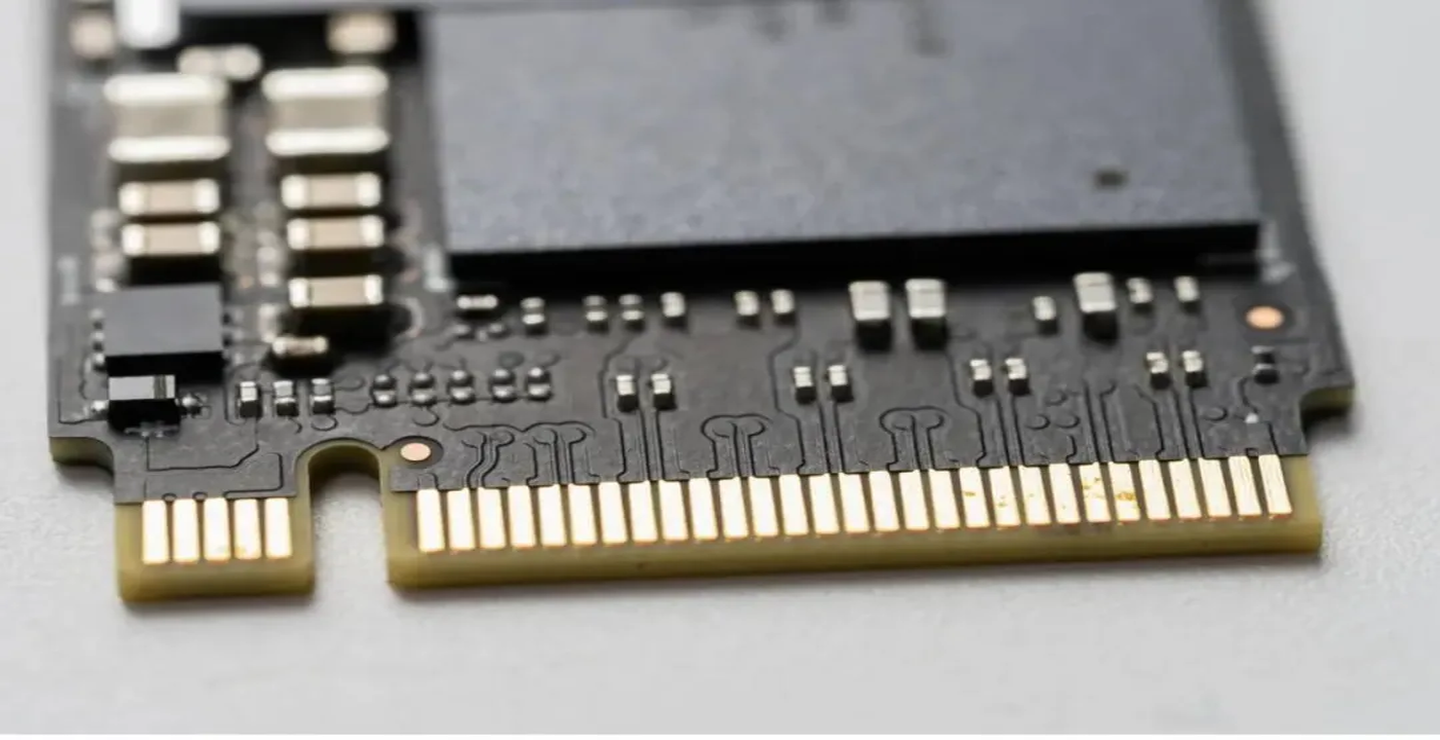 سامسونگ با فناوری FeFET ظرفیت تراشه های حافظه را افزایش داده و مصرف انرژی را به شکل بی سابقه ای کاهش می دهد