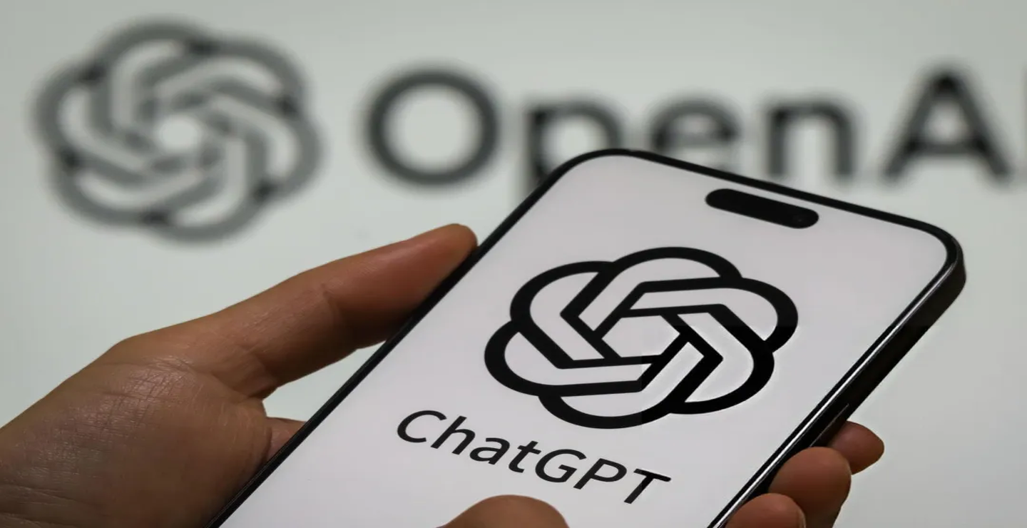 آیا ChatGPT به زودی تبلیغات نشان می دهد؟ بررسی سیاست درآمدزایی OpenAI