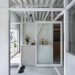 بازسازی خانه کامدا: احیای گرمای خانه ای 40 ساله