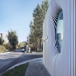 طراحی معماری مدرن با الگوی دریایی: بازسازی اتاق نگهبان به مرکز اطلاعات گردشگری 