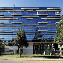 معرفی ساختمان 6 طبقه Manquehue Oriente: یک شاهکار معماری مدرن 