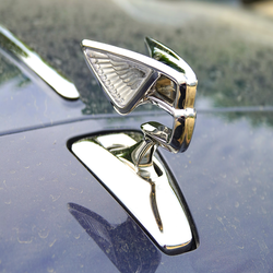 بنتلی و نوآوری در لوکس سازی حمل و نقل: معرفی پهپاد آینده نگر بنتلی، گامی جسورانه یا عجیب؟ 