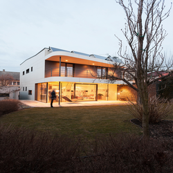 بازسازی خانه های تاریخی در محله برسون: حفظ هویت و افزایش کارایی 