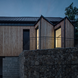 طراحی خانه ای منحصر به فرد در زمین شیبدار 