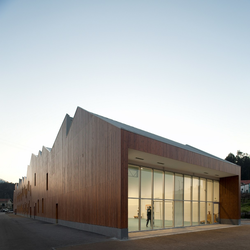 مدرسه ای با طراحی منحصر به فرد در موریز، پاردس، پرتغال 