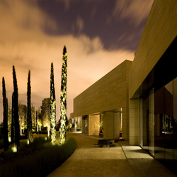 توسعه مسکن مدرن با باغ های وسیع و امکانات لوکس 