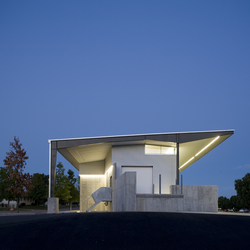 توسعه معماری مدرن در توپکا: بازسازی مرکز توزیع Cox Communications 