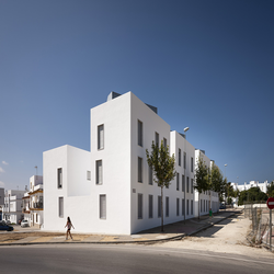 طراحی و اجرای ساختمان مسکونی در حاشیه شهرهای اندلس 