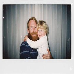 آموزش ساخت تصاویر ترند «در آغوش گرفتن خودِ جوان تر» با هوش مصنوعی جمینای گوگل