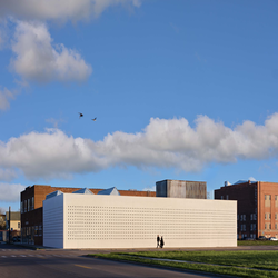 تبدیل یک انبار قدیمی به یک گالری نقاشی چند منظوره