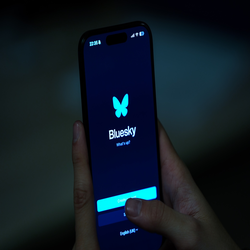 اپلیکیشن هایی که در حال رقابت برای تبدیل شدن به «تیک تاک برای Bluesky» هستند 