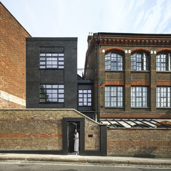 تبدیل دفتر قدیمی به خانه ای مدرن در قلب کنتیش تاون