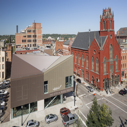 خانه ای در خیابان Calle de la Font: نمونه ای از معماری پایدار و مدرن 