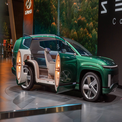 تحول بزرگ در صنعت خودرو: معرفی خودروی الکتریکی هیوندای Ioniq 7 