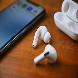 معرفی و بررسی :Apple AirPods Pro (نسل دوم)