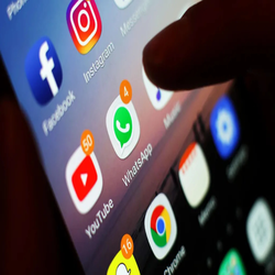 هشدار جدی به والدین در مورد گروه های نامناسب واتس اپ در مدارس 