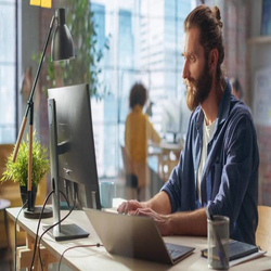 آیا می توانید از لپ تاپ به عنوان مانیتور کامپیوتر دیگر استفاده کنید؟ بله، اینجا نحوه انجام آن آمده است 