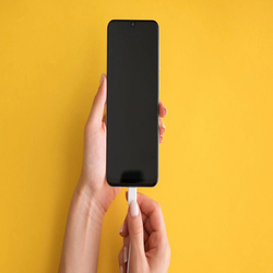 5 اشتباه رایج در هنگام شارژ گوشی که باید از آنها اجتناب کنید 