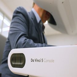 فناوری ربات های جراح در کانون توجه: آینده جراحی هوشمند در DeviceTalks West و RoboBusiness 2025