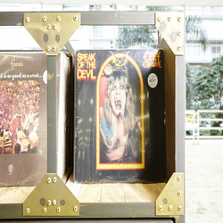 بازسازی و نوآوری در دفتر کوچک: ترکیب بتن، آجر و فولاد 