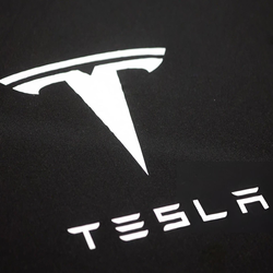 سقوط مالی تسلا در سه ماهه دوم 2025؛ آیا استراتژی های ایلان ماسک دیگر کارساز نیستند؟