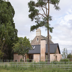 بازسازی عمارت روستایی رنتون هال: ترکیب معماری سنتی و مدرن 