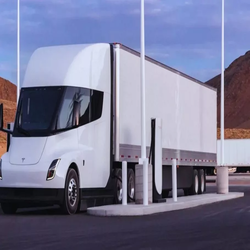 تسلا و رونمایی از فیس لیفت Semi و برنامه جاه طلبانه ایلان ماسک