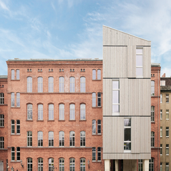 بازسازی و گسترش ساختمان تاریخی به سبک مدرن با استفاده از چوب کاج اروپایی 