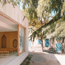 معماری مدرسه مدرن: تلفیق دانش و زیبایی در دل طبیعت 