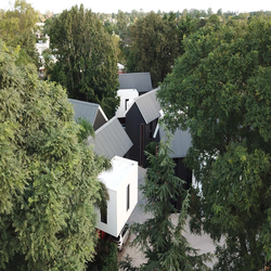 بازسازی معماری مدرن در کاراسکو: ترکیبی از زیبایی و پایداری 