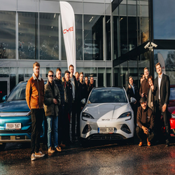 بازار خودرو چین: رکوردهای جدید و کاهش قیمت ها 