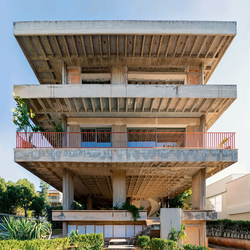 بازسازی آپارتمان مدرن: ارتقای فضای داخلی با معماری ناتمام 