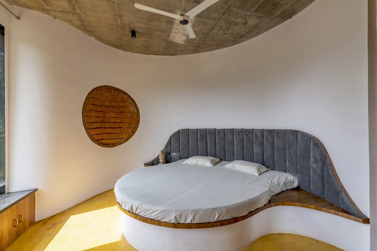Asmalay House / Blurring Boundaries - Interior Photography, Bedroom, Windows, Wood, Bed